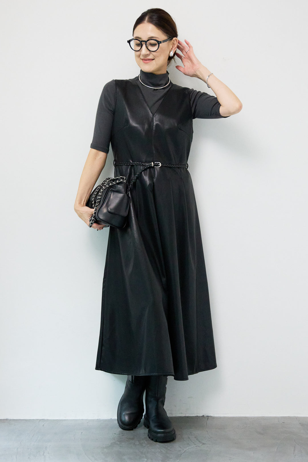 フェイクレザーVネックジャンパースカート ベルト付き