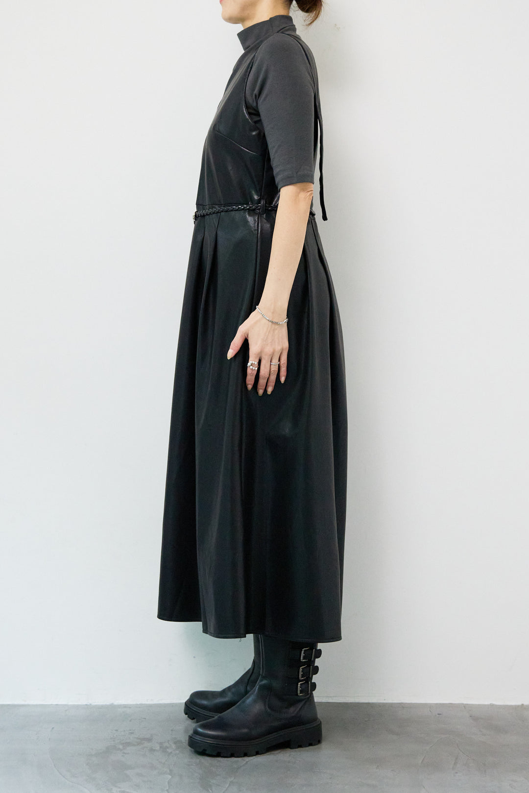 フェイクレザーVネックジャンパースカート ベルト付き