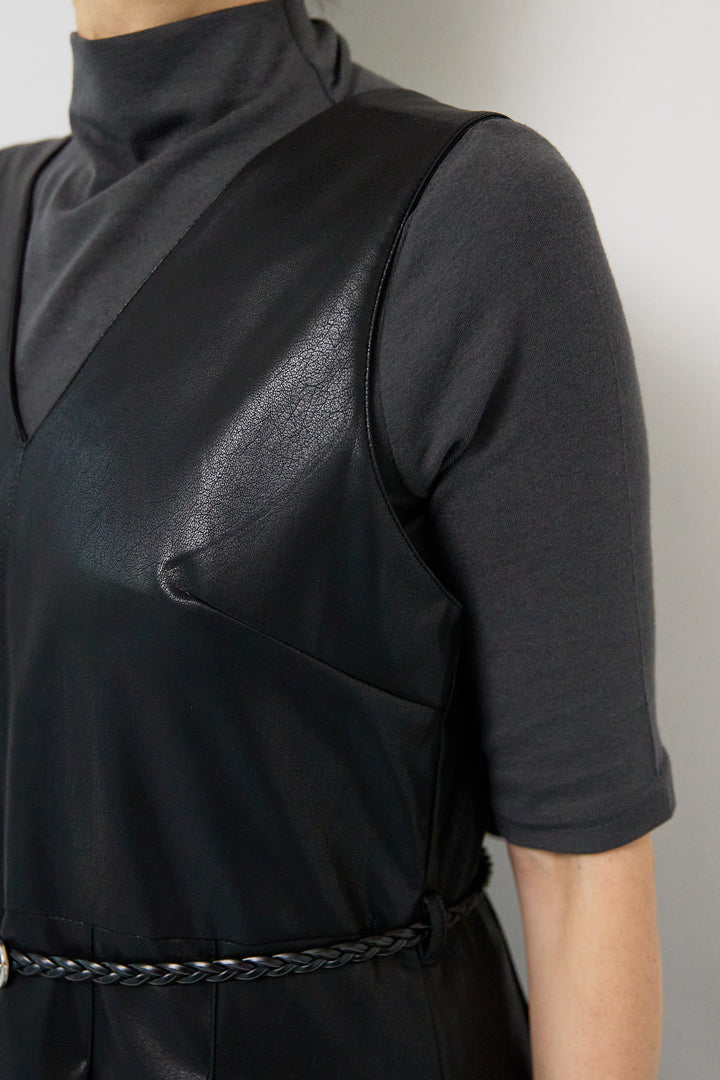 フェイクレザーVネックジャンパースカート ベルト付き