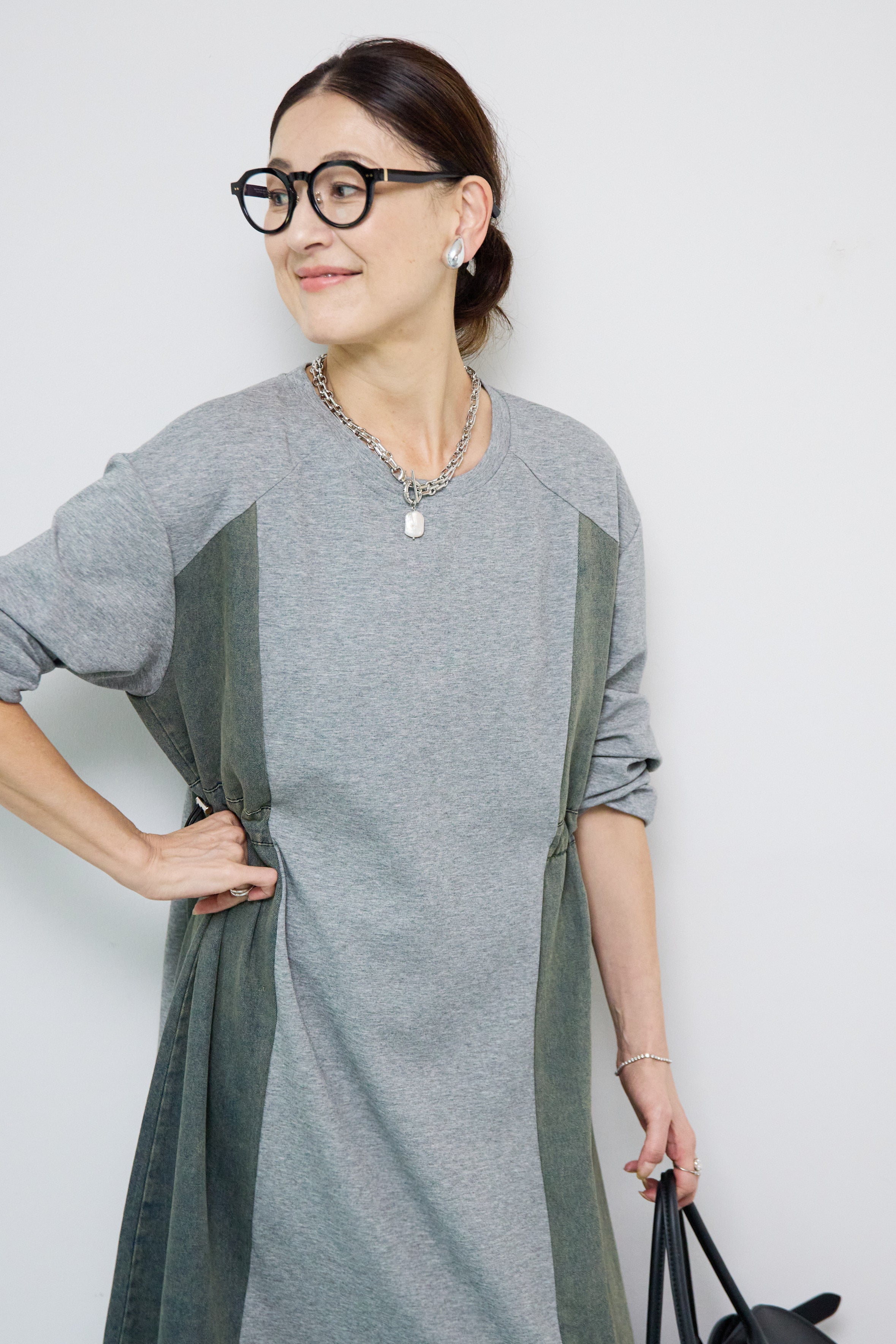 プラスオトハ⭐︎PLUS OTO. HA デニム切替カットワンピース　ブラック新品 プラスオトハ⭐︎PLUS OTO. HA デニム切替カットワンピース ブラック