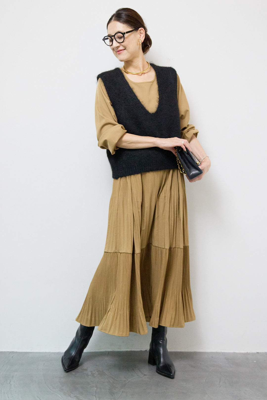 アコーディオンプリーツ切替ワンピース＋シャギーニットベスト