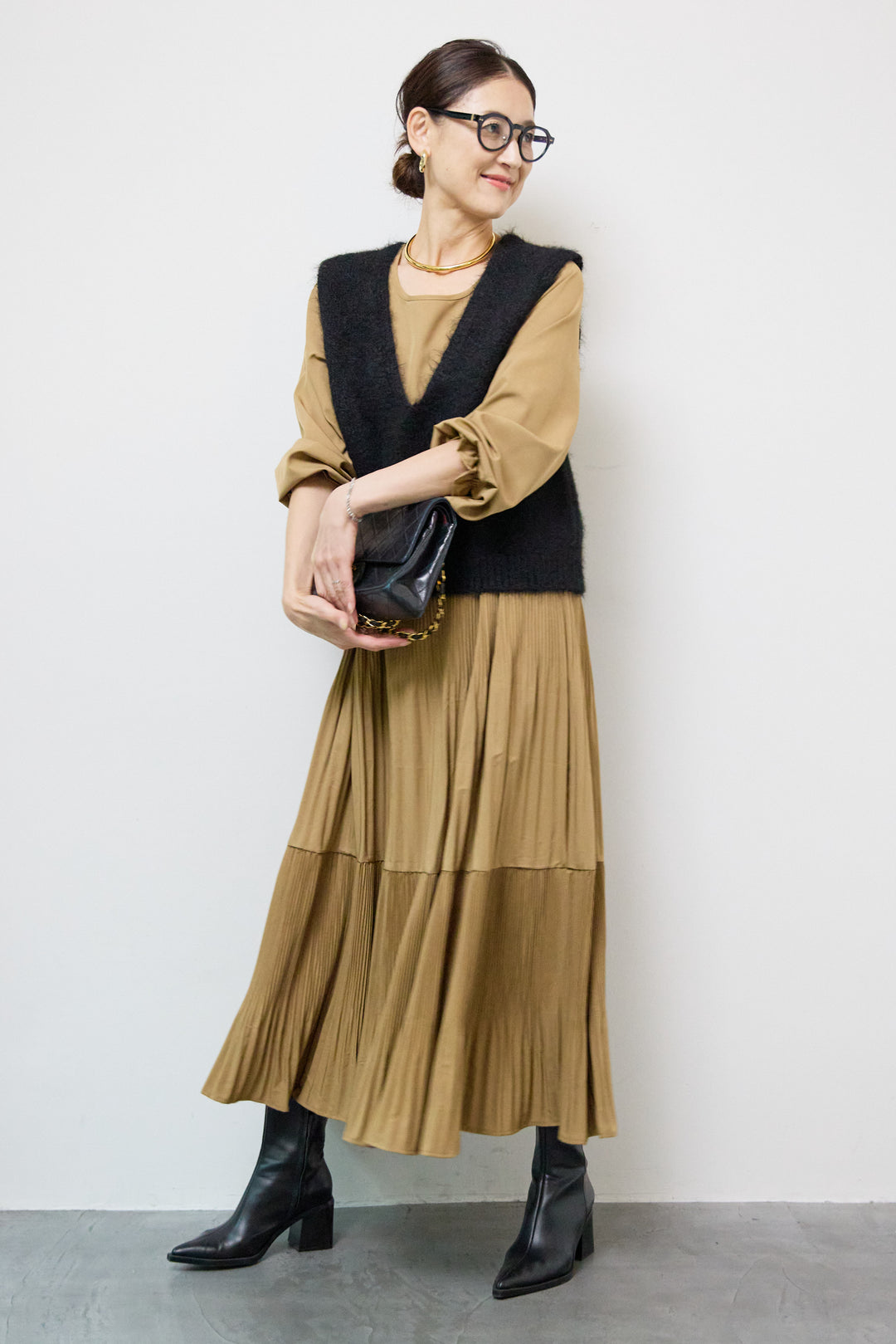 アコーディオンプリーツ切替ワンピース＋シャギーニットベスト