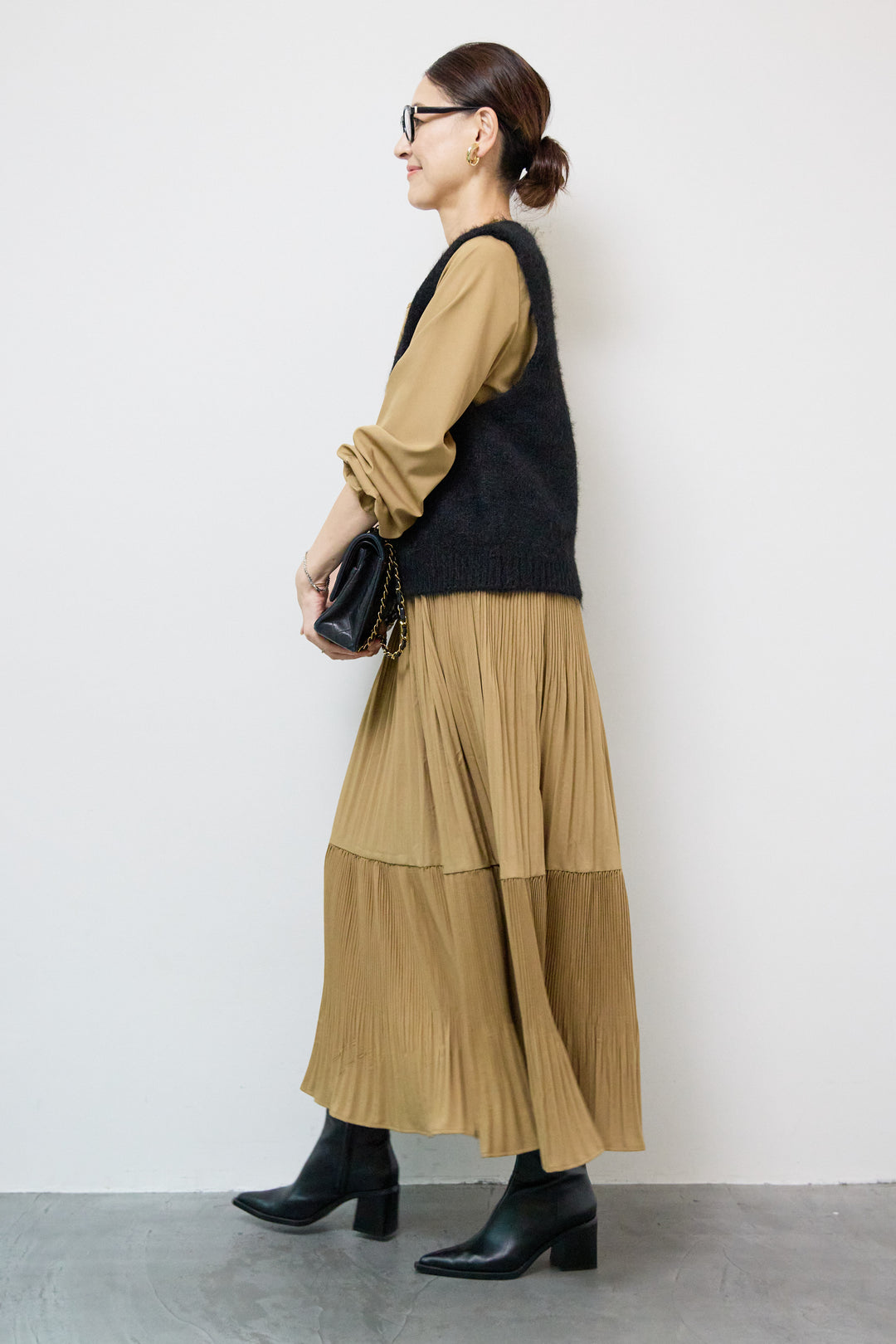 アコーディオンプリーツ切替ワンピース＋シャギーニットベスト