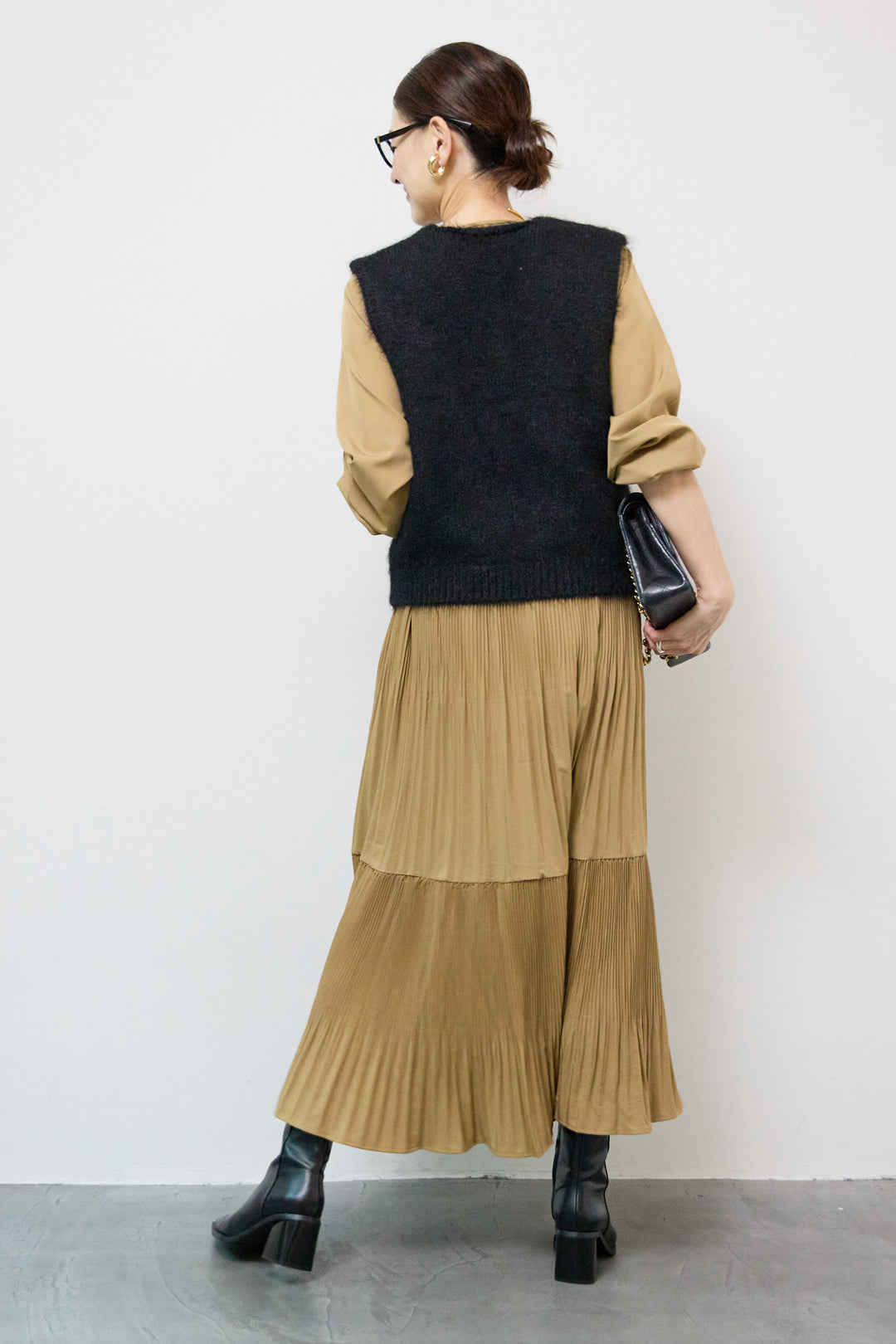 アコーディオンプリーツ切替ワンピース＋シャギーニットベスト