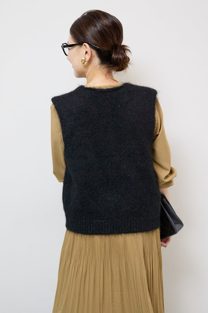 アコーディオンプリーツ切替ワンピース＋シャギーニットベスト