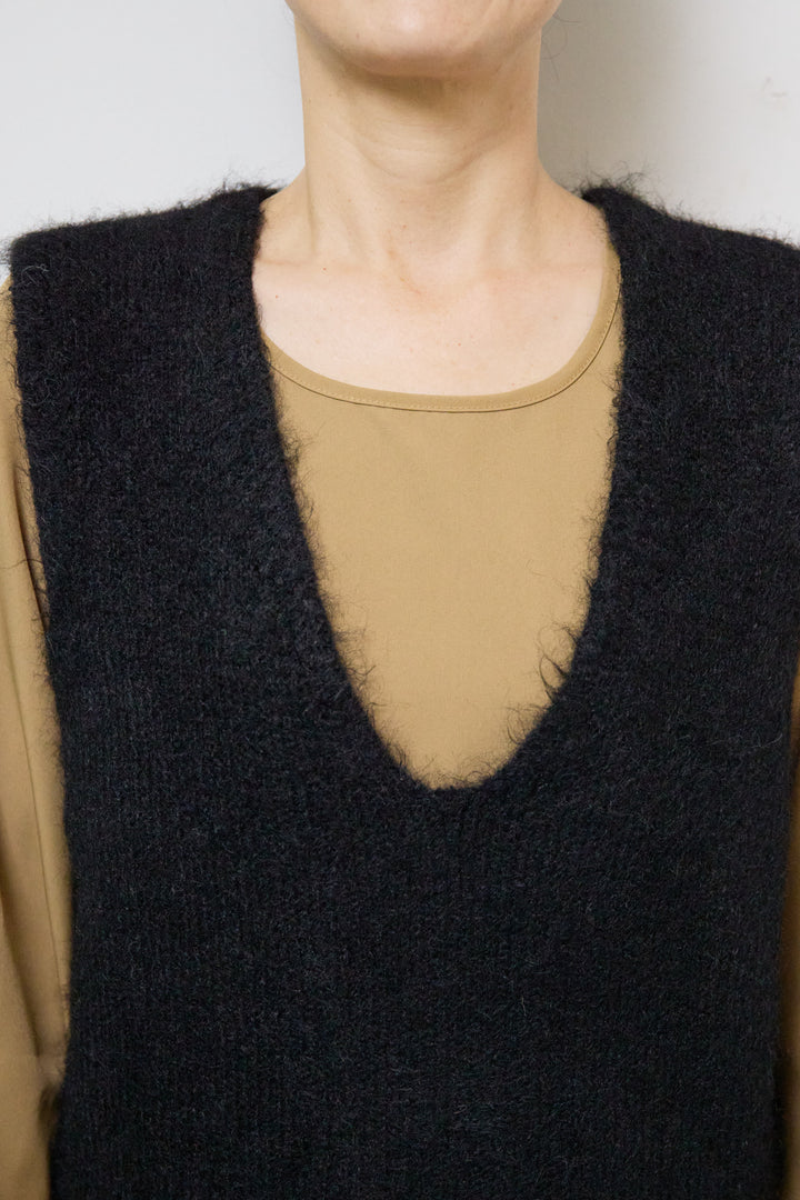 アコーディオンプリーツ切替ワンピース＋シャギーニットベスト