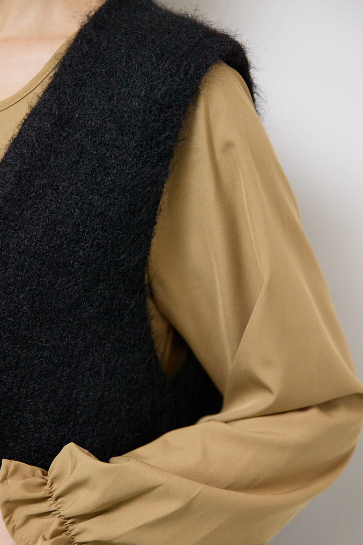 アコーディオンプリーツ切替ワンピース＋シャギーニットベスト