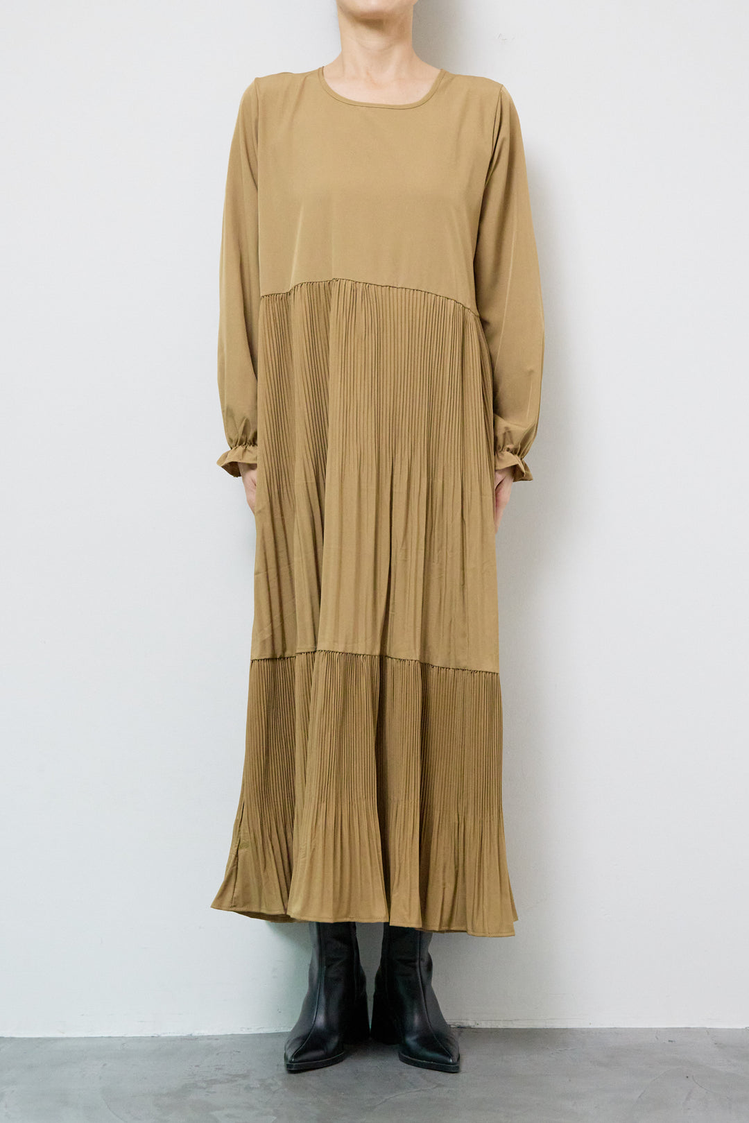 アコーディオンプリーツ切替ワンピース＋シャギーニットベスト