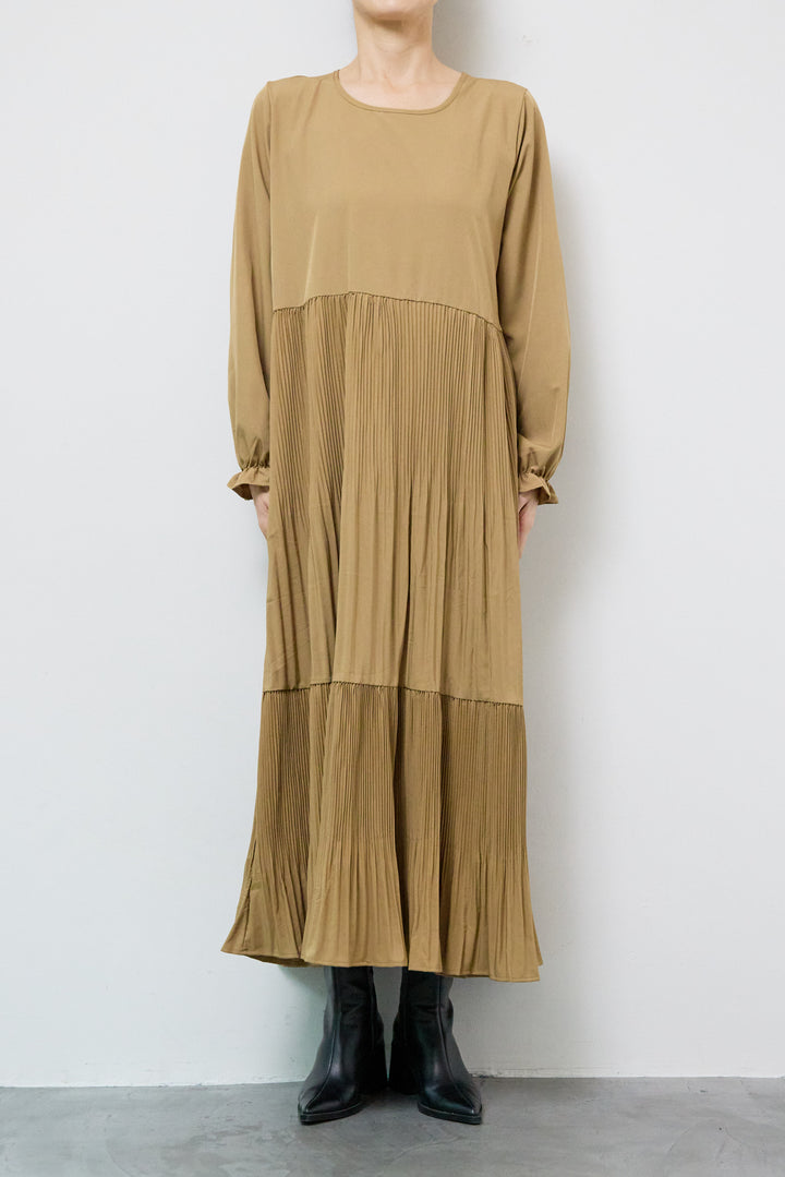アコーディオンプリーツ切替ワンピース＋シャギーニットベスト