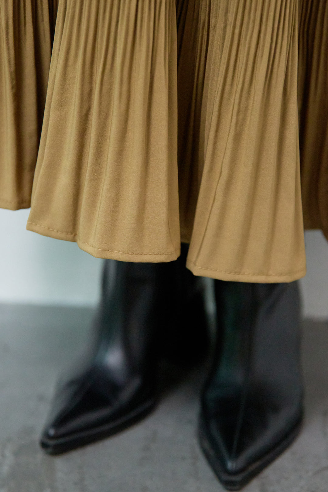 アコーディオンプリーツ切替ワンピース＋シャギーニットベスト