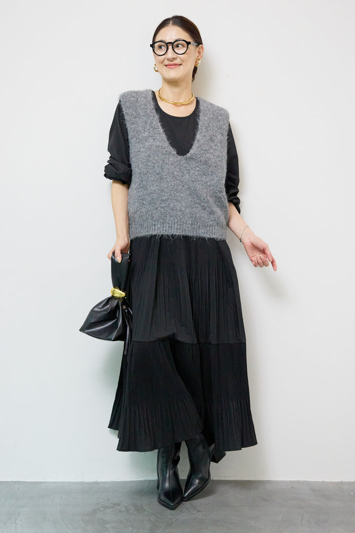 アコーディオンプリーツ切替ワンピース＋シャギーニットベスト