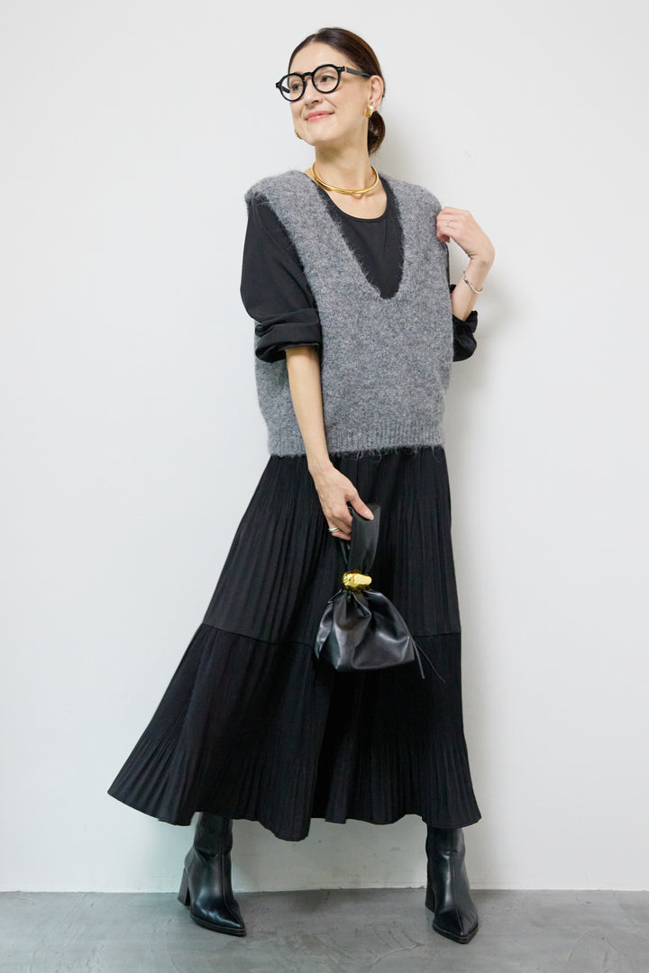 アコーディオンプリーツ切替ワンピース＋シャギーニットベスト