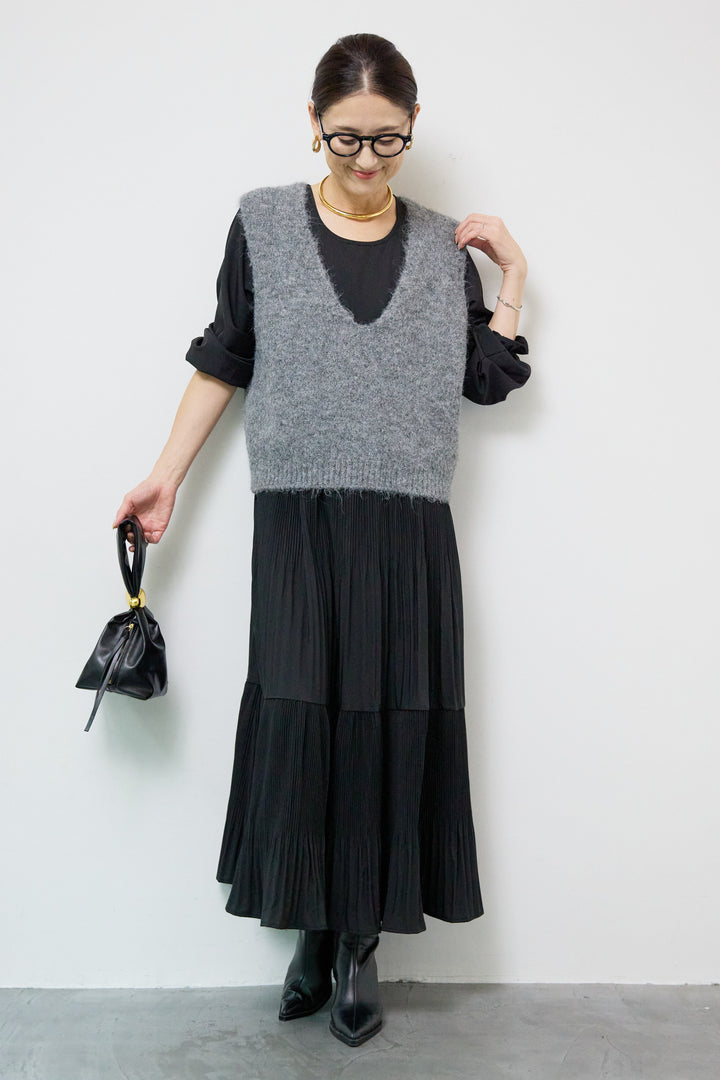 アコーディオンプリーツ切替ワンピース＋シャギーニットベスト