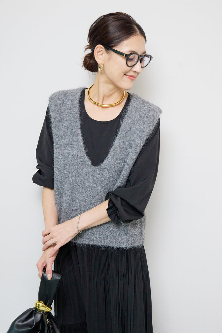 アコーディオンプリーツ切替ワンピース＋シャギーニットベスト