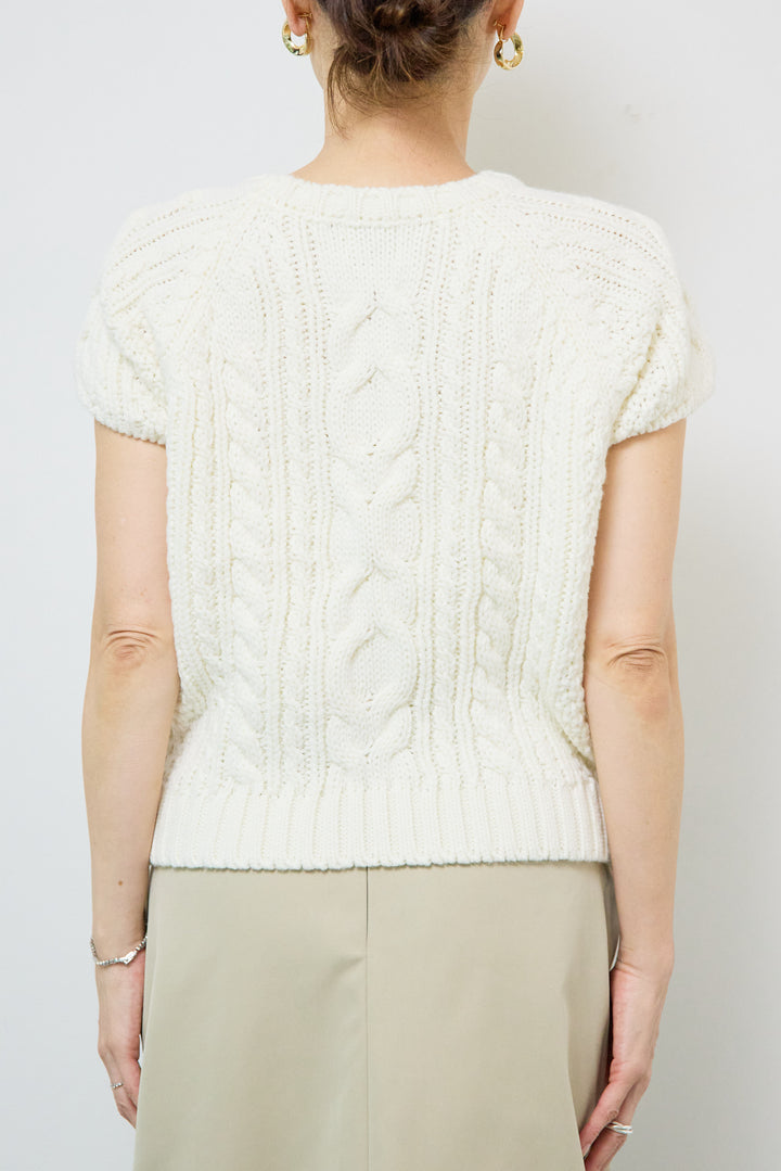 ケーブルニット