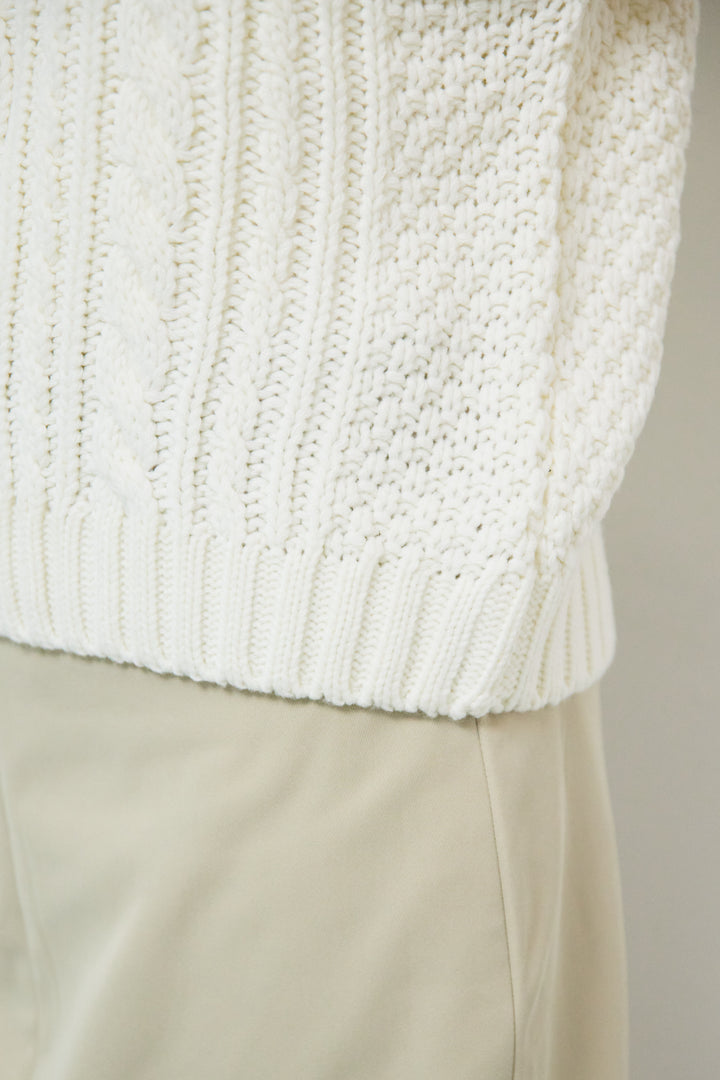 ケーブルニット