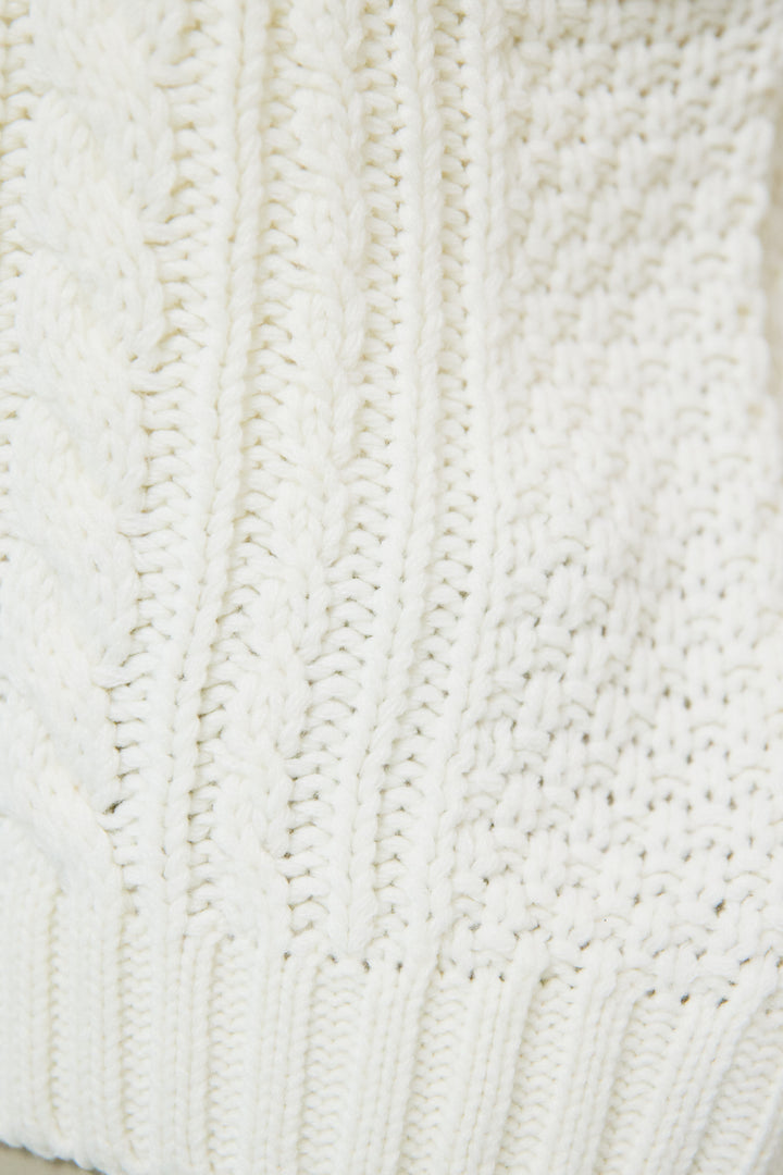 ケーブルニット