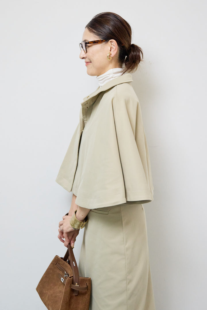 ショートケープコート