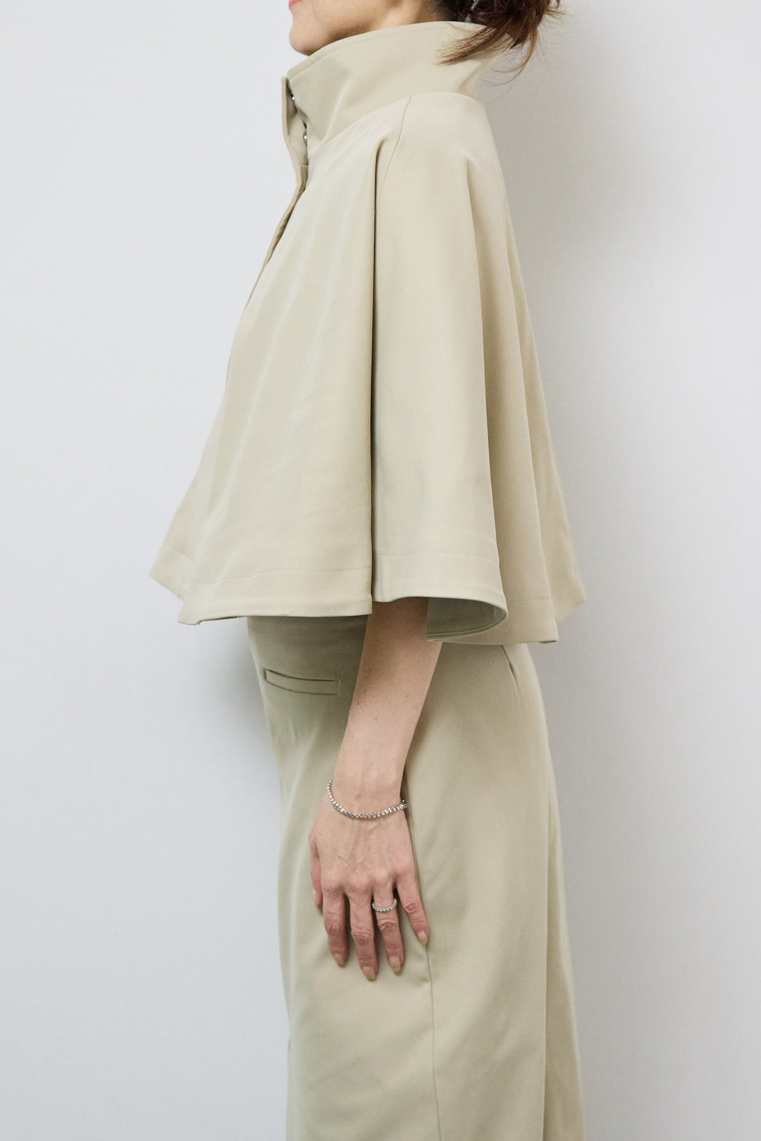 ショートケープコート