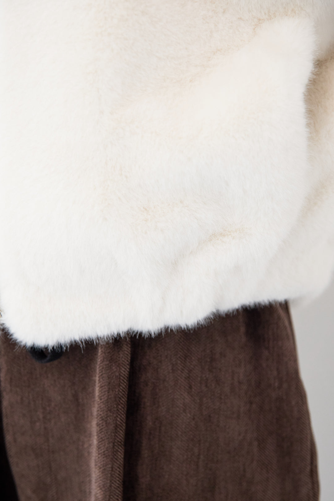 フーデッドフェイクファーショートコート