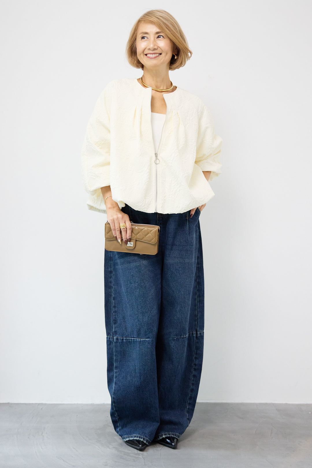 カーブデニムパンツ