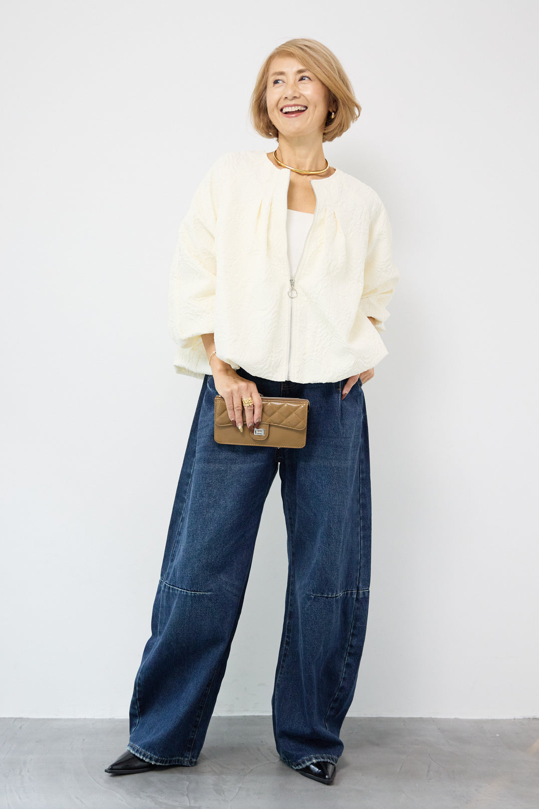 カーブデニムパンツ