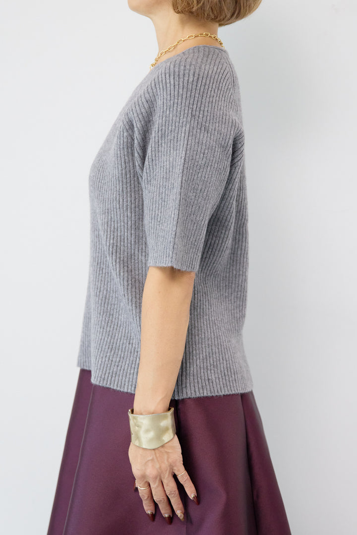 カシミア混Vネックリブニット