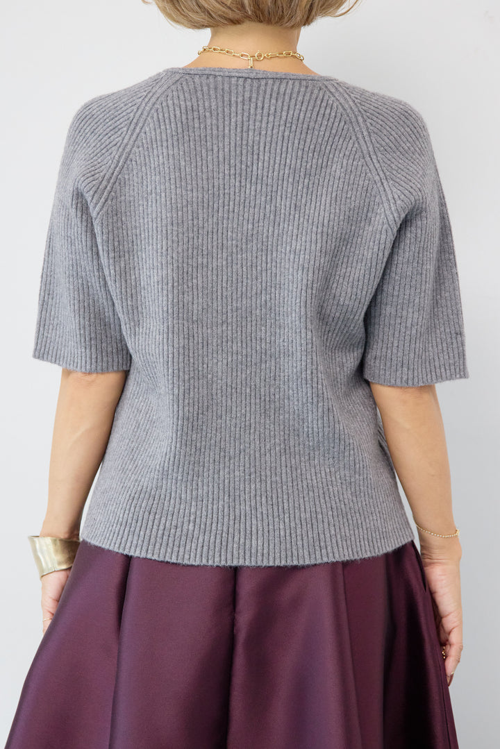 カシミア混Vネックリブニット