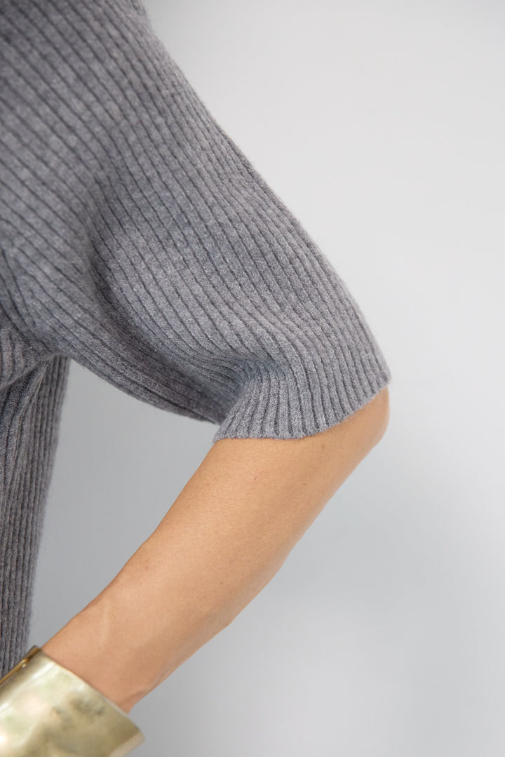 カシミア混Vネックリブニット