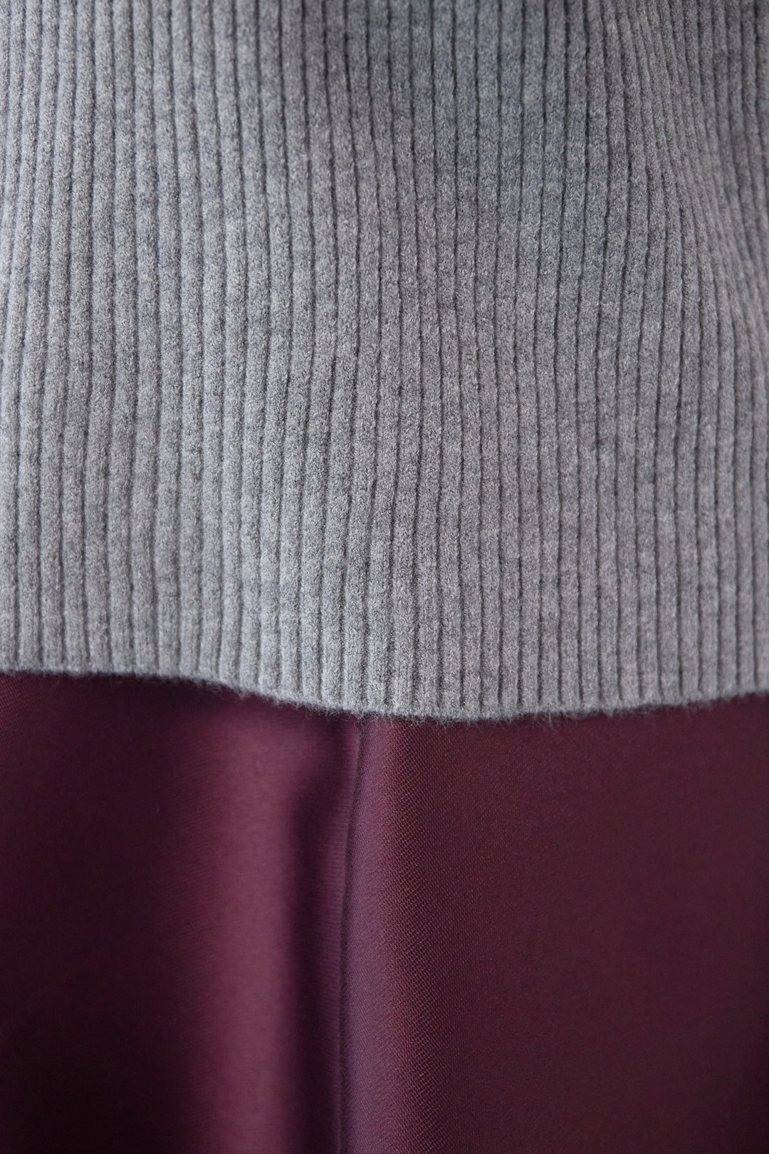 カシミア混Vネックリブニット