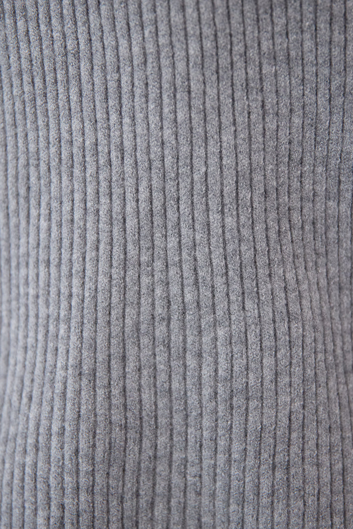 カシミア混Vネックリブニット