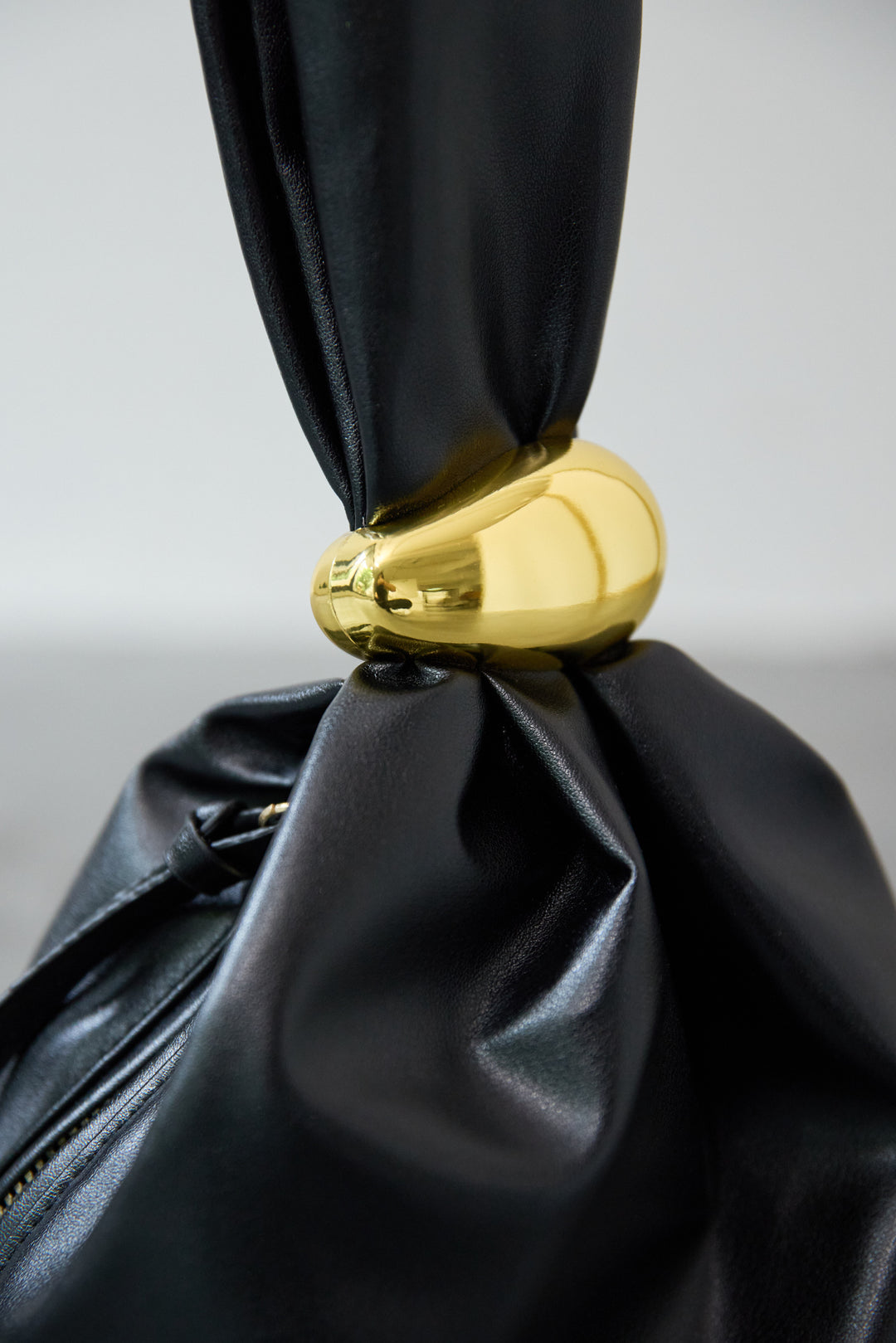 ゴールドリングハンドバッグ