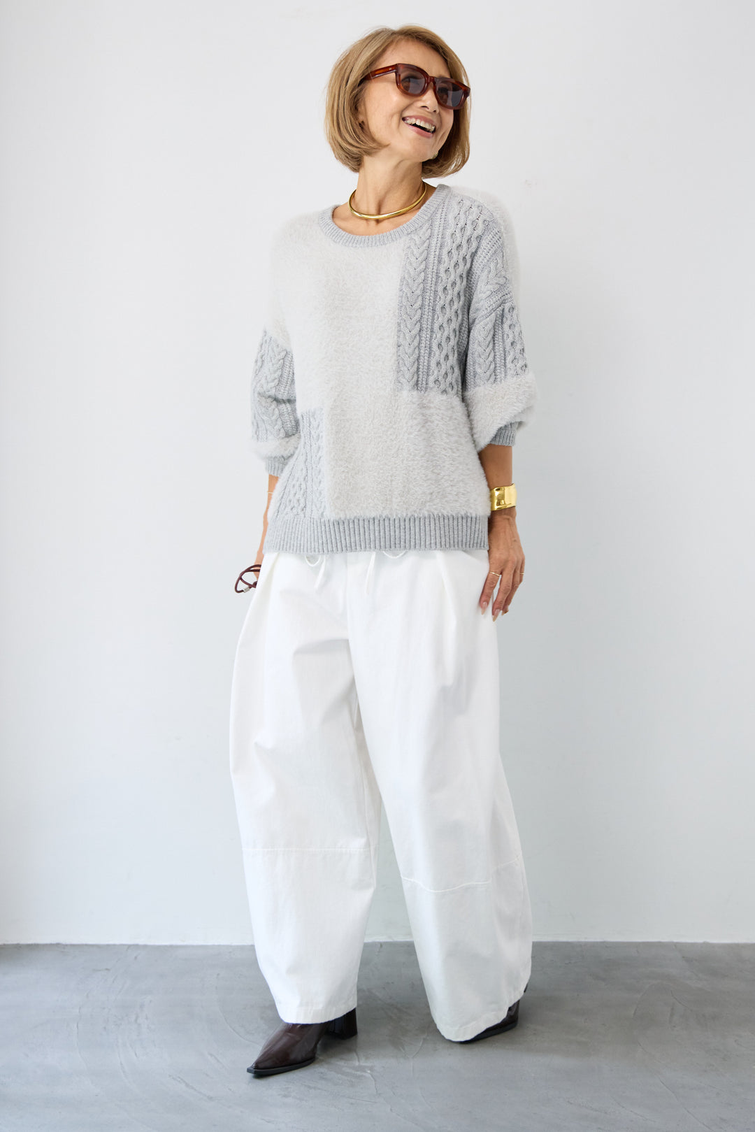 フェザー×ケーブル切替デザインニット