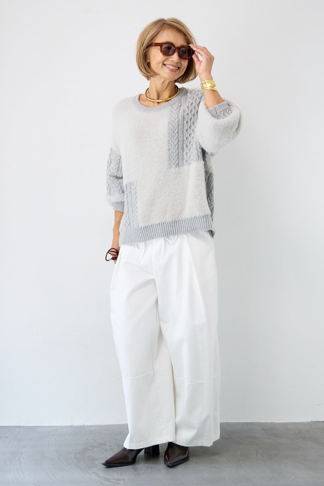 フェザー×ケーブル切替デザインニット