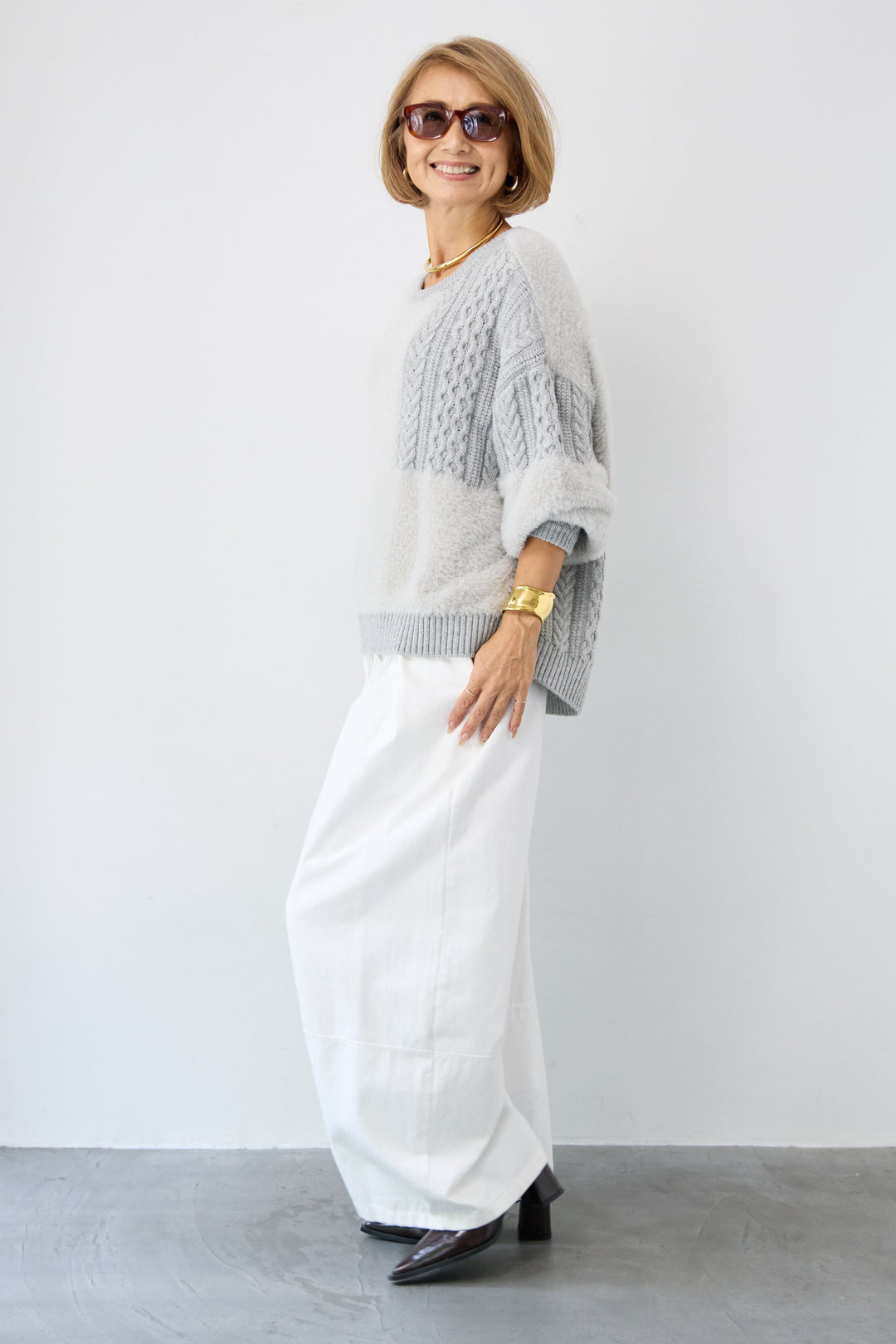 フェザー×ケーブル切替デザインニット