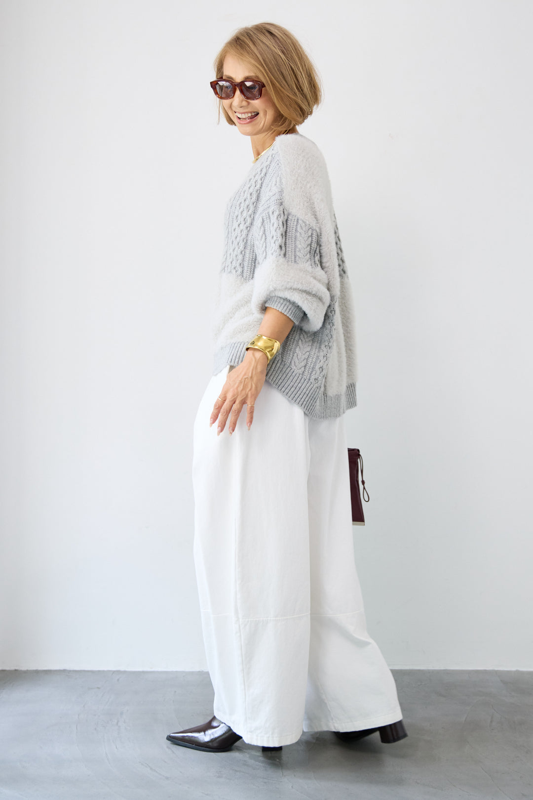 フェザー×ケーブル切替デザインニット