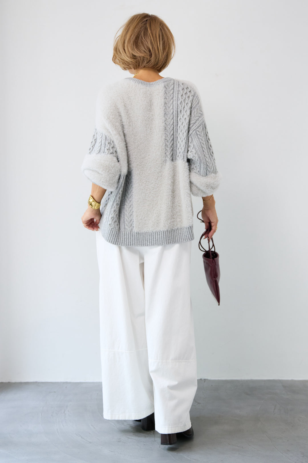 フェザー×ケーブル切替デザインニット