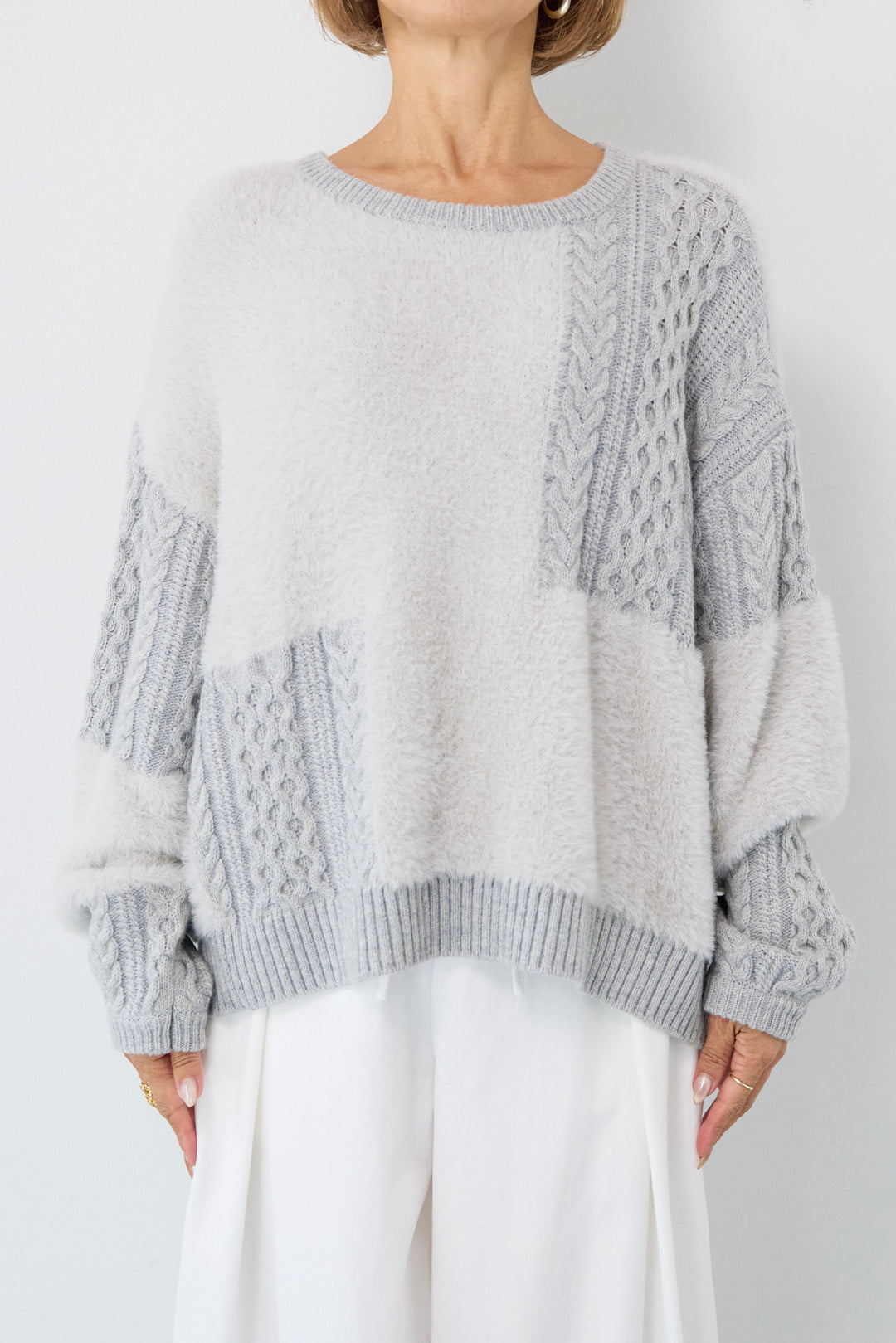 フェザー×ケーブル切替デザインニット