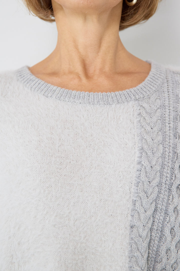 フェザー×ケーブル切替デザインニット