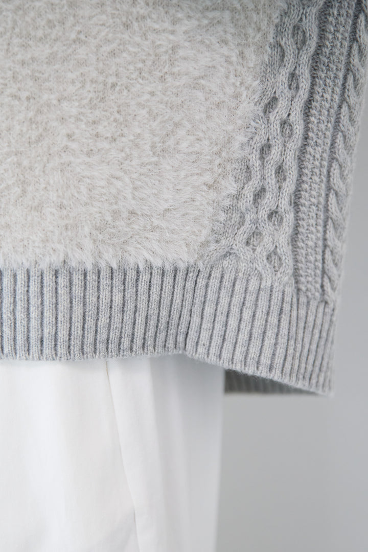 フェザー×ケーブル切替デザインニット