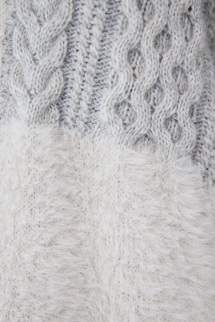 フェザー×ケーブル切替デザインニット