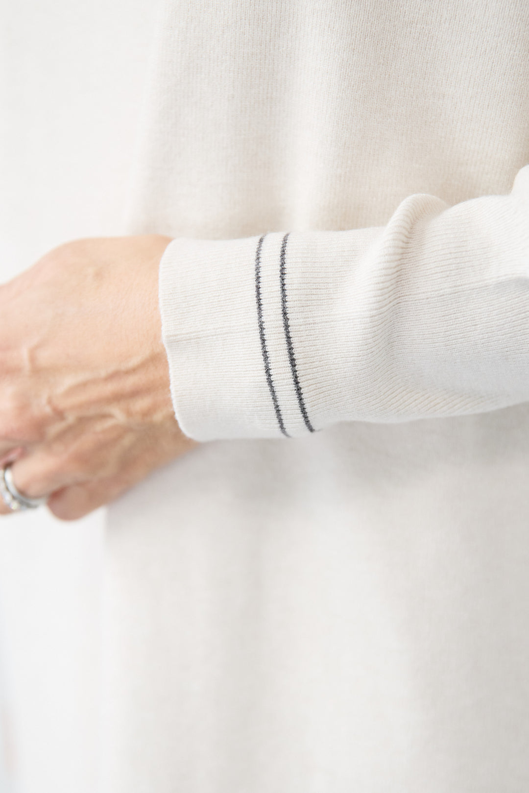 【防静電気】配色ラインやわもちニットクルーネックワンピース