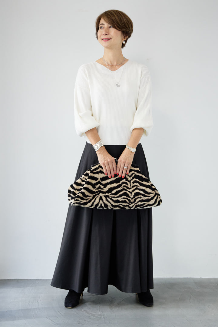 ふんわりタッチVネックリブニット