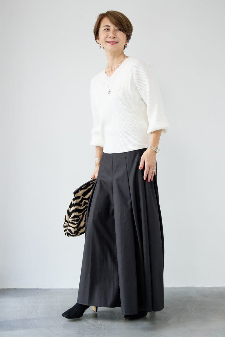 ふんわりタッチVネックリブニット