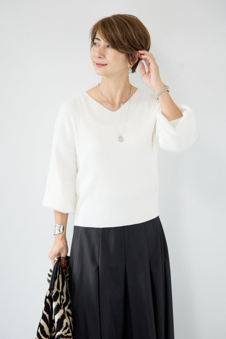 ふんわりタッチVネックリブニット