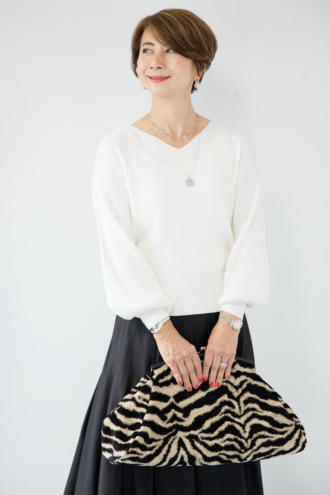 ふんわりタッチVネックリブニット