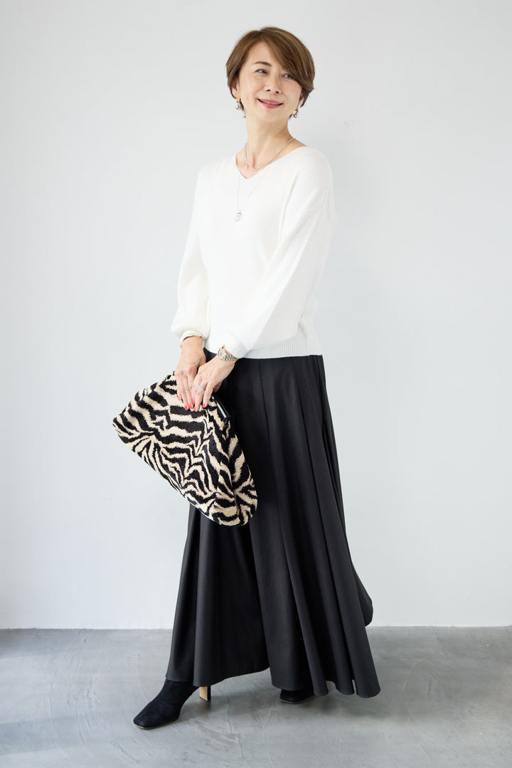 ふんわりタッチVネックリブニット