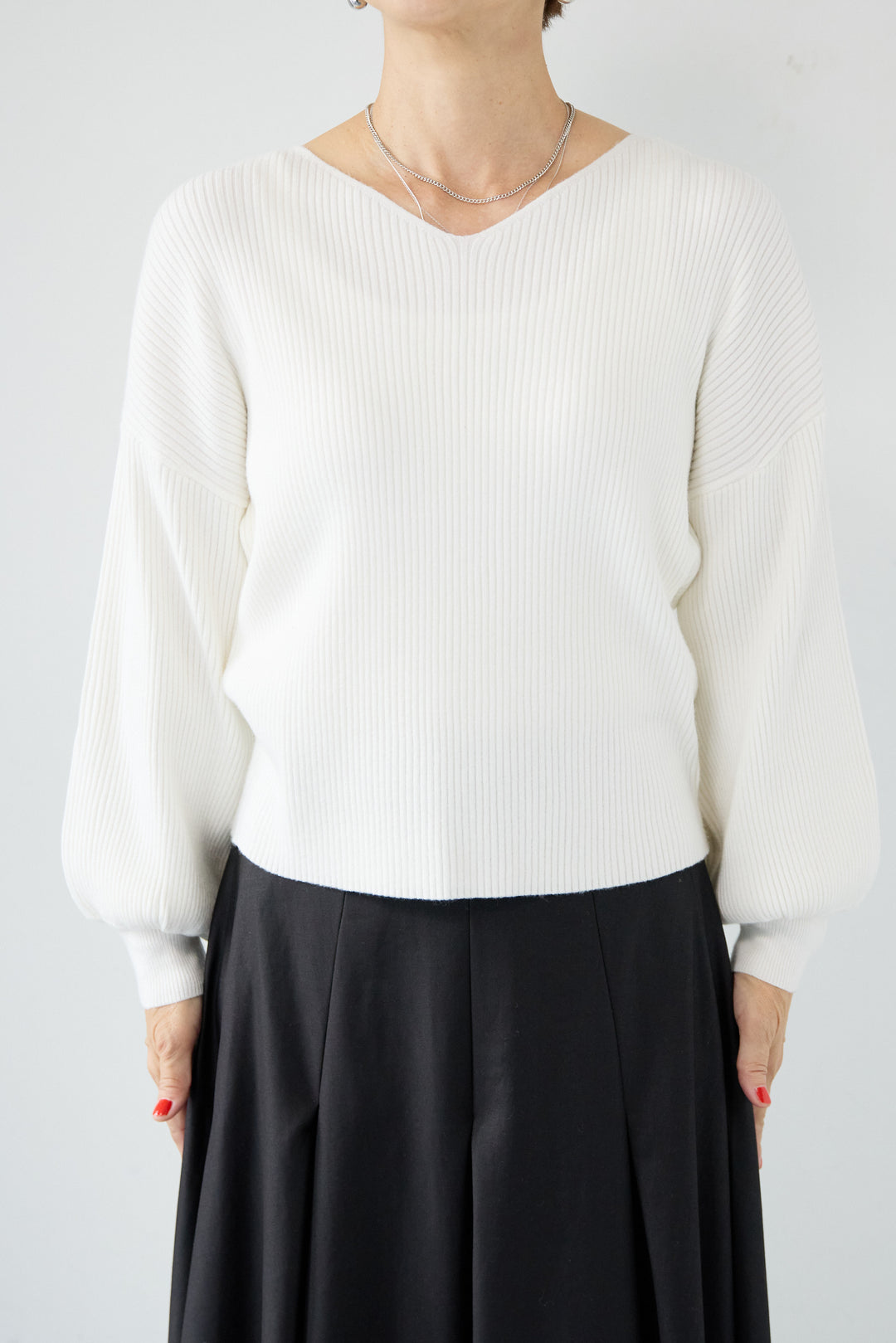 ふんわりタッチVネックリブニット