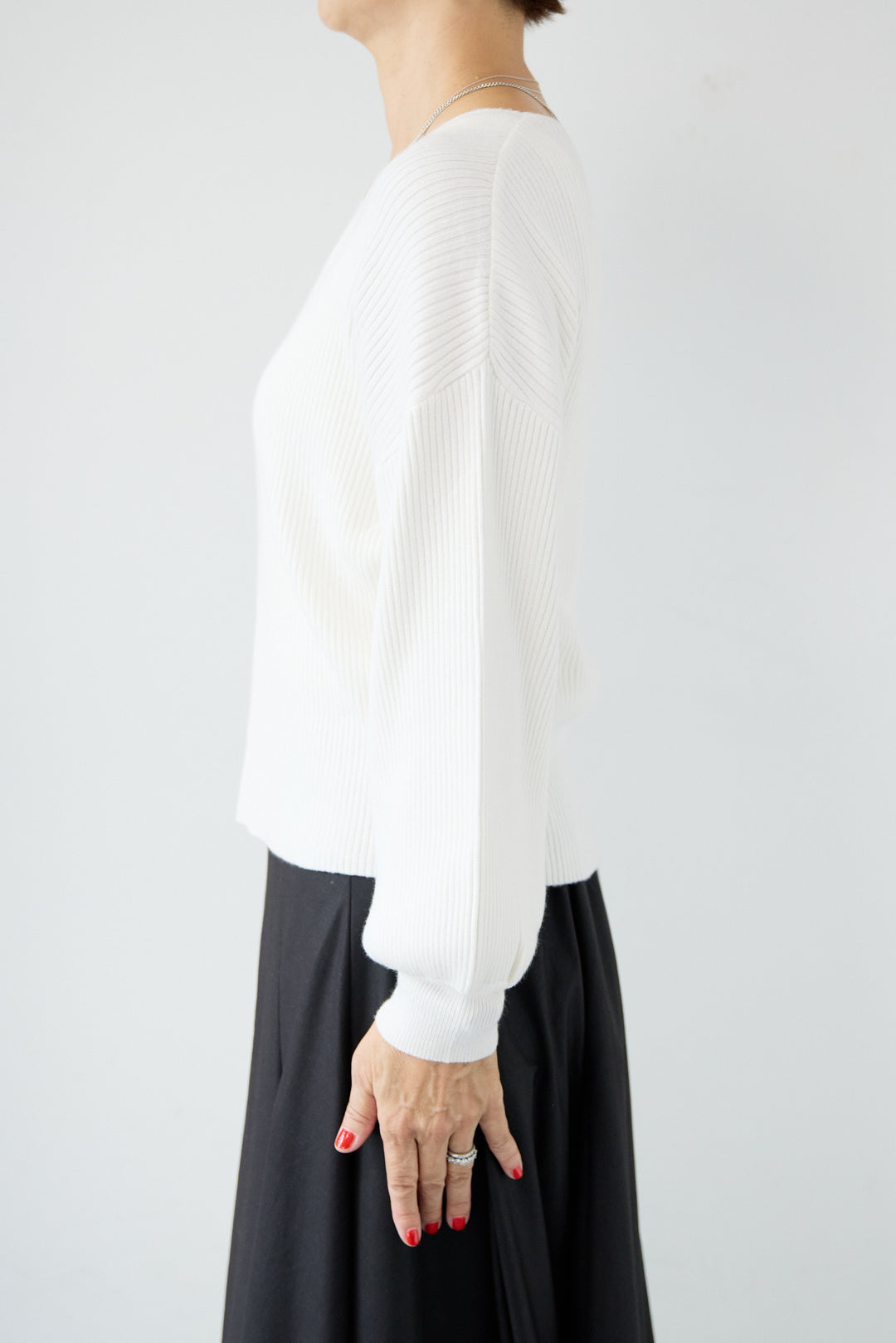 ふんわりタッチVネックリブニット