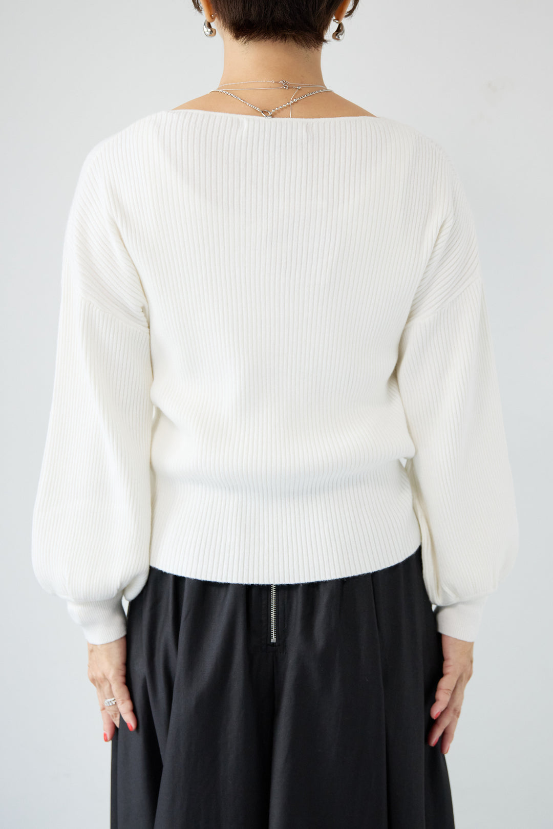 ふんわりタッチVネックリブニット